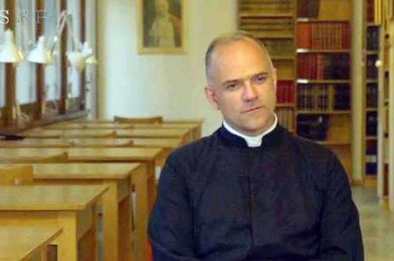 “Um dia, um papa,…, retomará as rédeas, e tudo o que deve ser corrigido, será corrigido” – Pe.&nbsp;Pagliarani